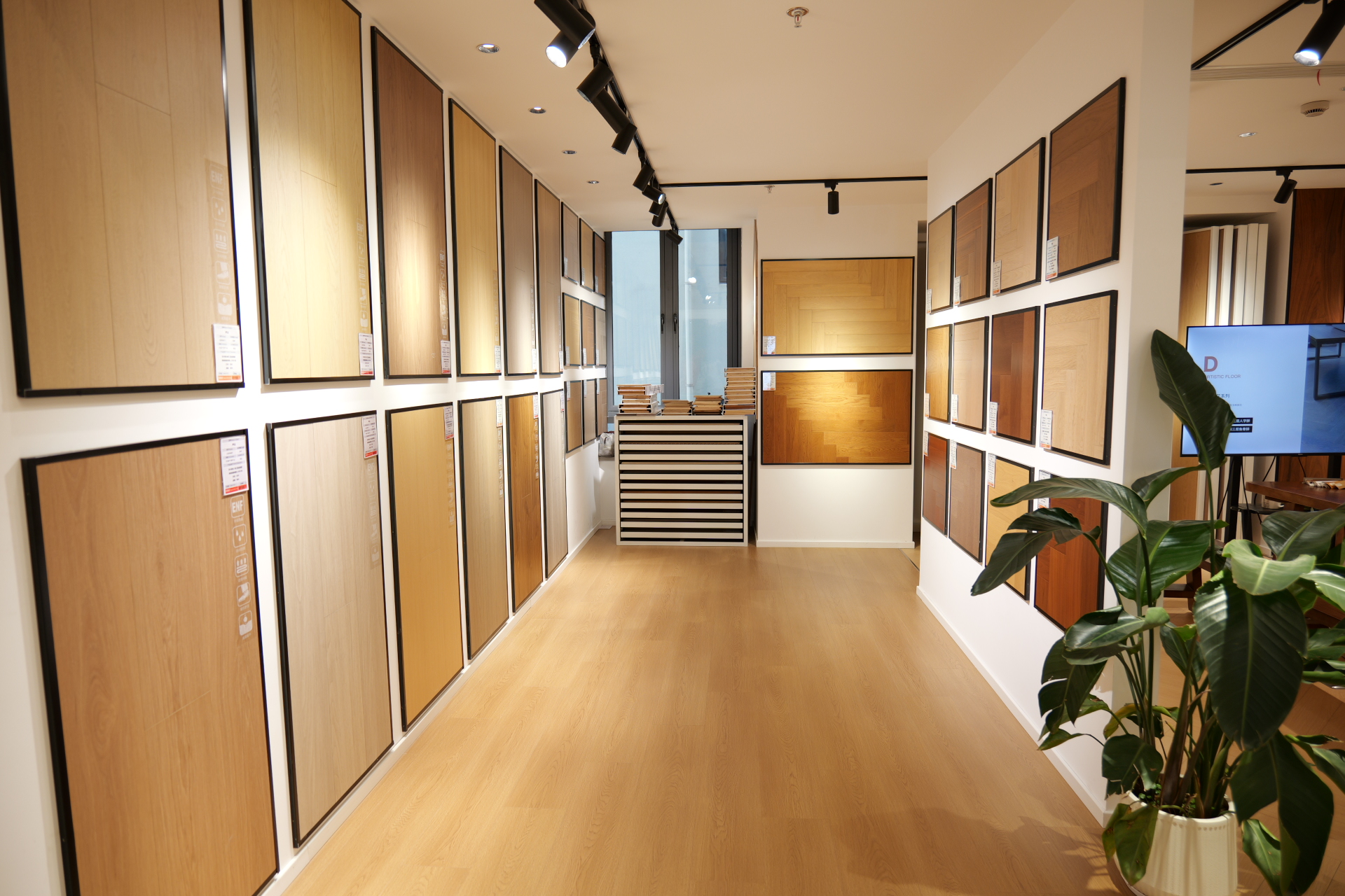 上海禧佳装饰设计工程有限公司地板展厅，陈列多款色系地板