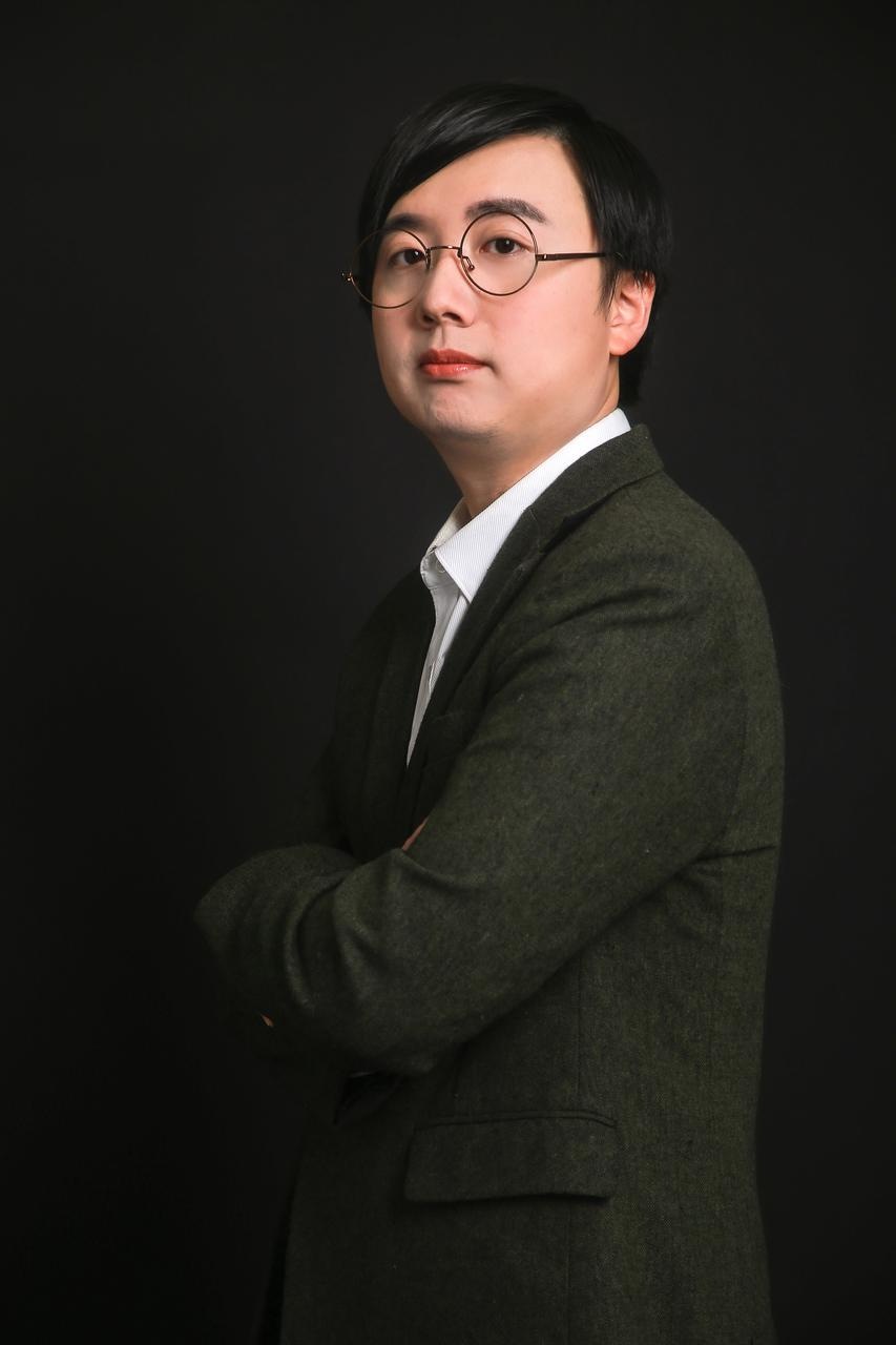 上海禧佳装饰旗下上海设计师行舟(陈行洲)形象照